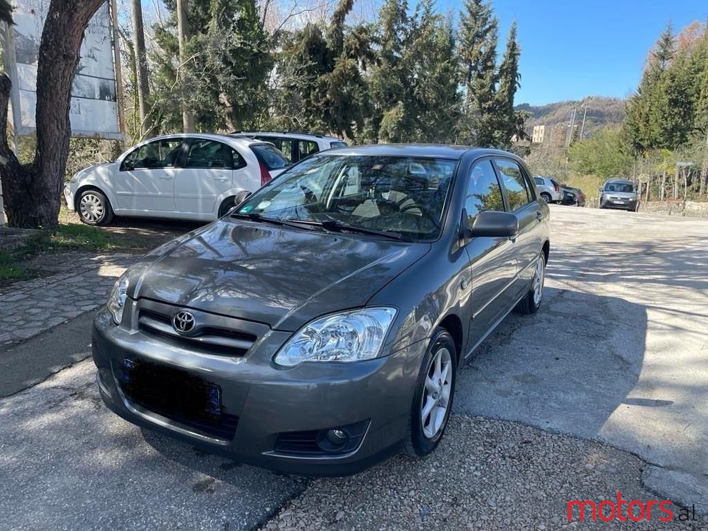 2005' Toyota Corolla photo #2