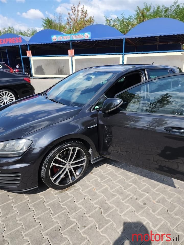 2014' Volkswagen Golf photo #2