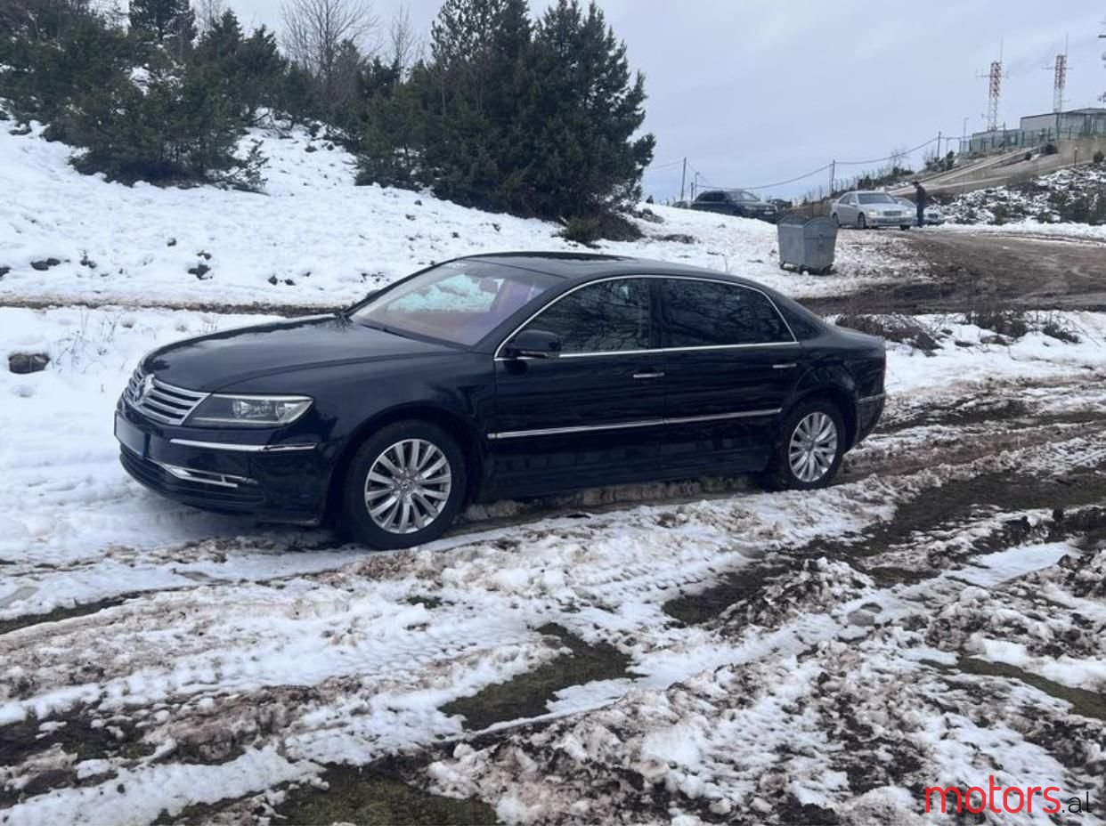 2012' Volkswagen Phaeton photo #2