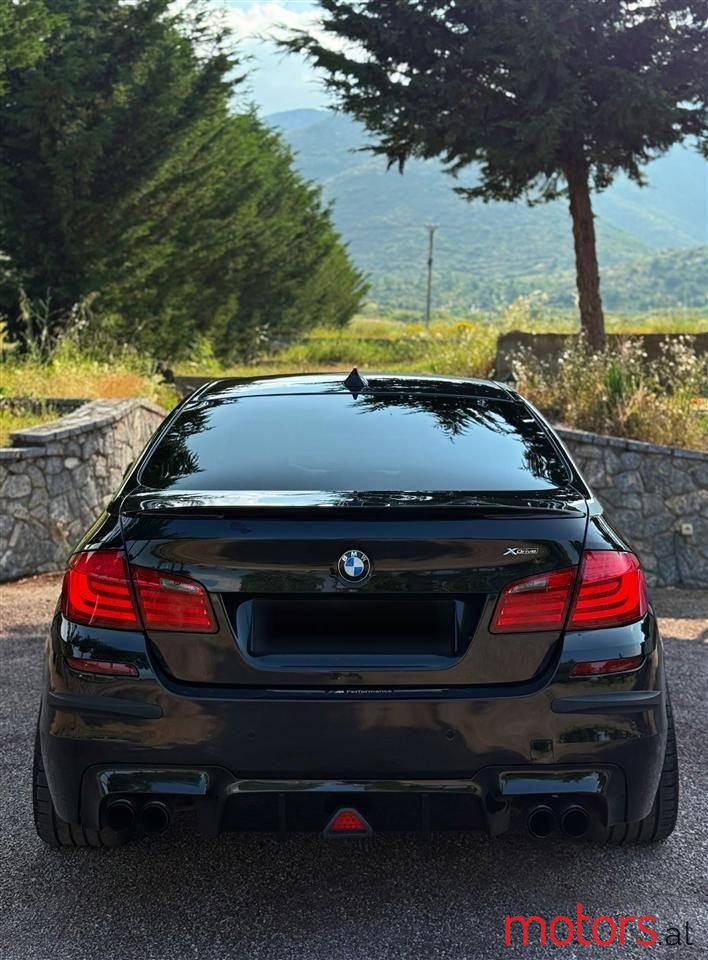 2013' BMW 530 photo #3