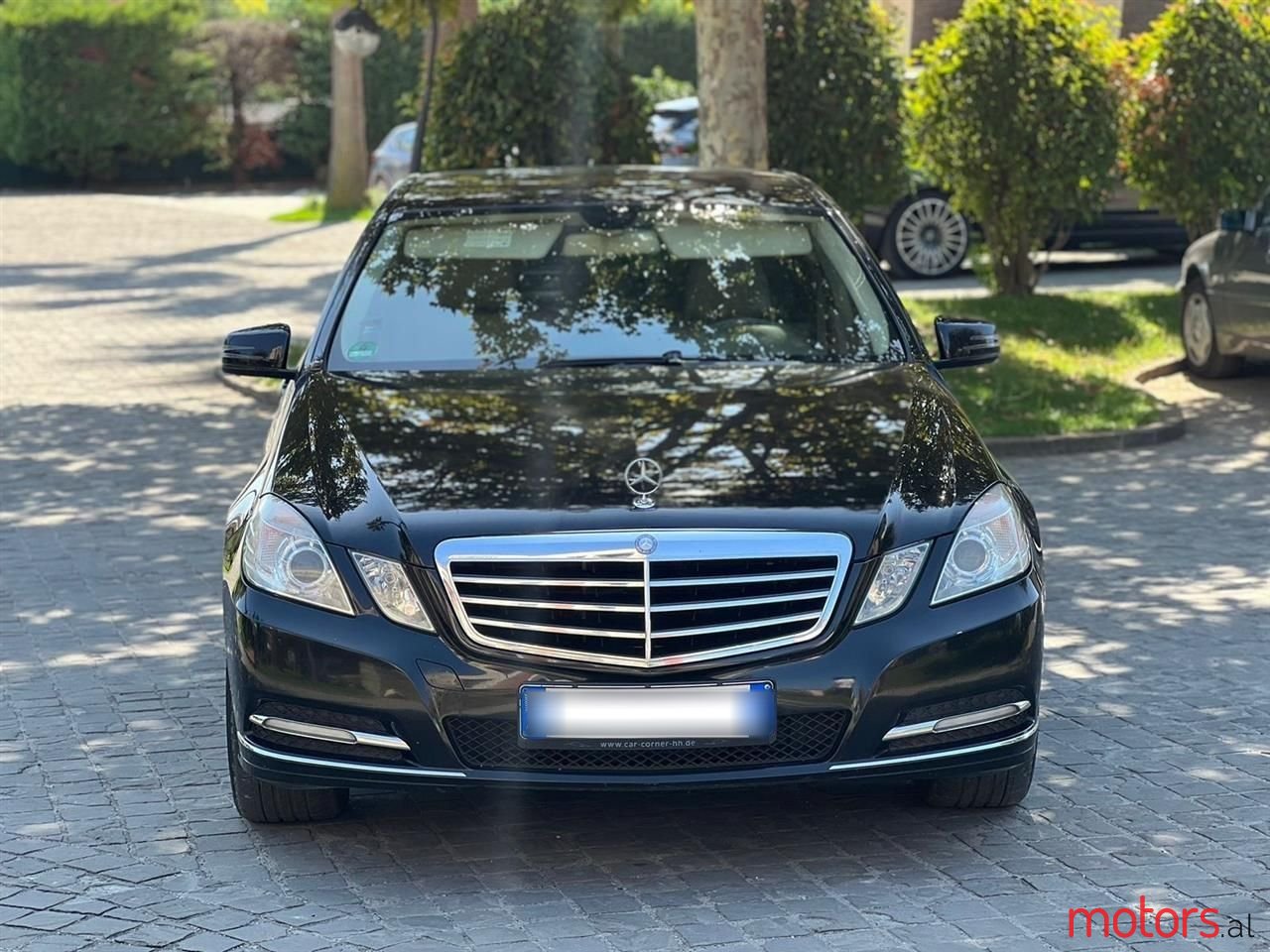 2011' Mercedes-Benz E 220 photo #2