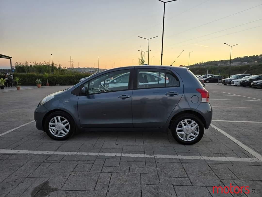 2009' Toyota Yaris photo #3