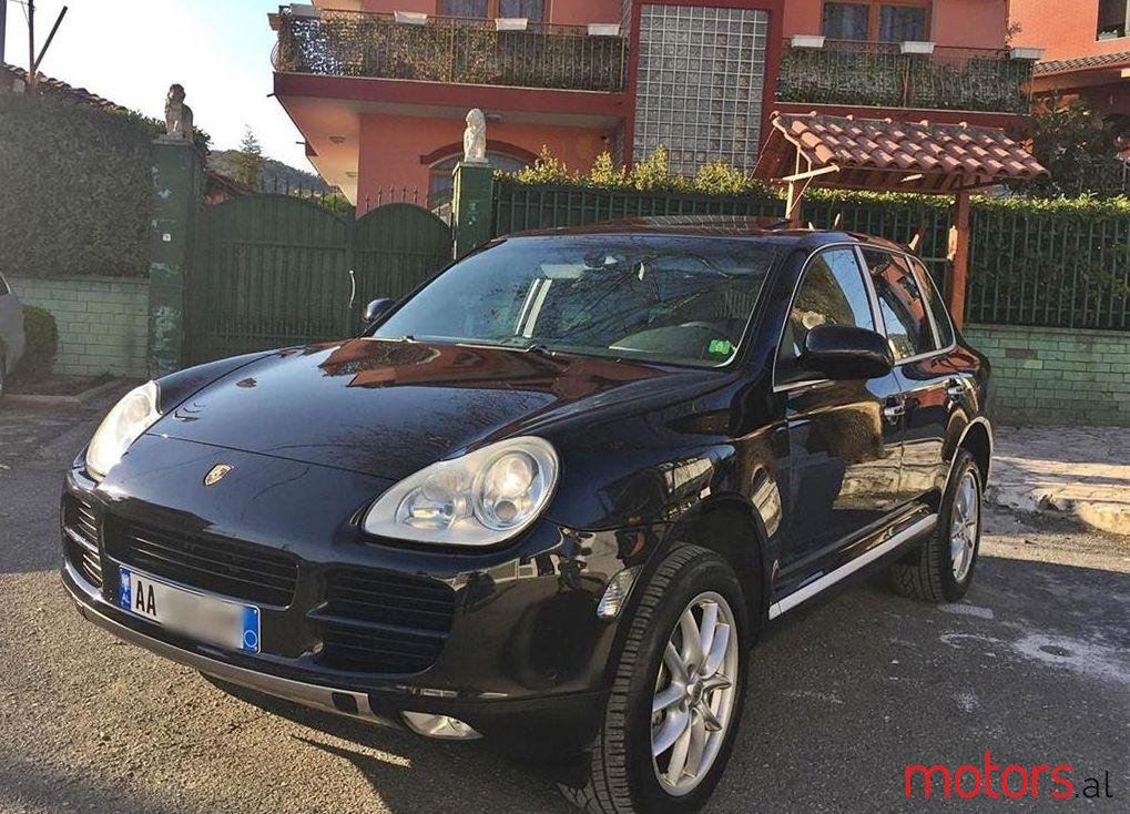 2005' Porsche Cayenne photo #2