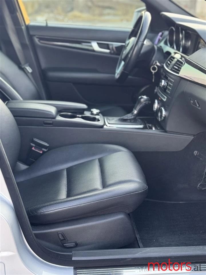 2012' Mercedes-Benz C 300 photo #3