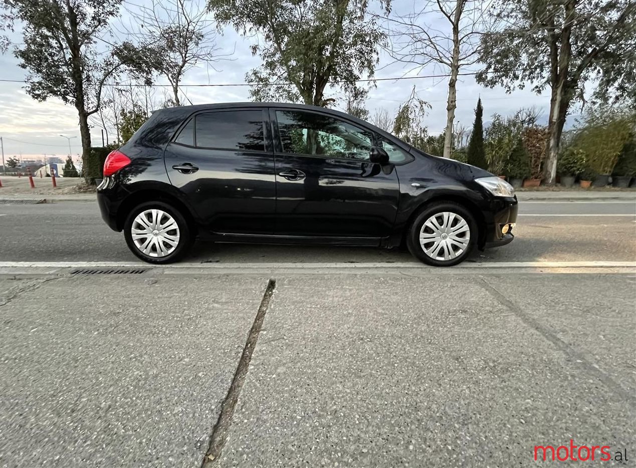 2008' Toyota Auris photo #1
