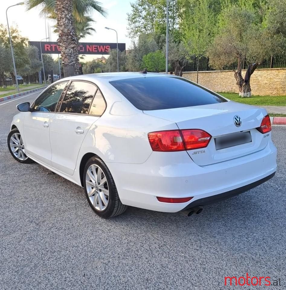 2013' Volkswagen Jetta photo #2