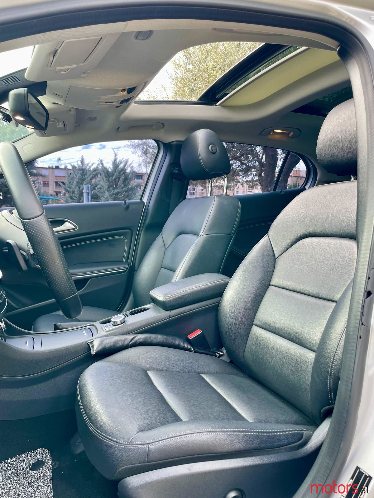 2015' Mercedes-Benz GLA 200 photo #5