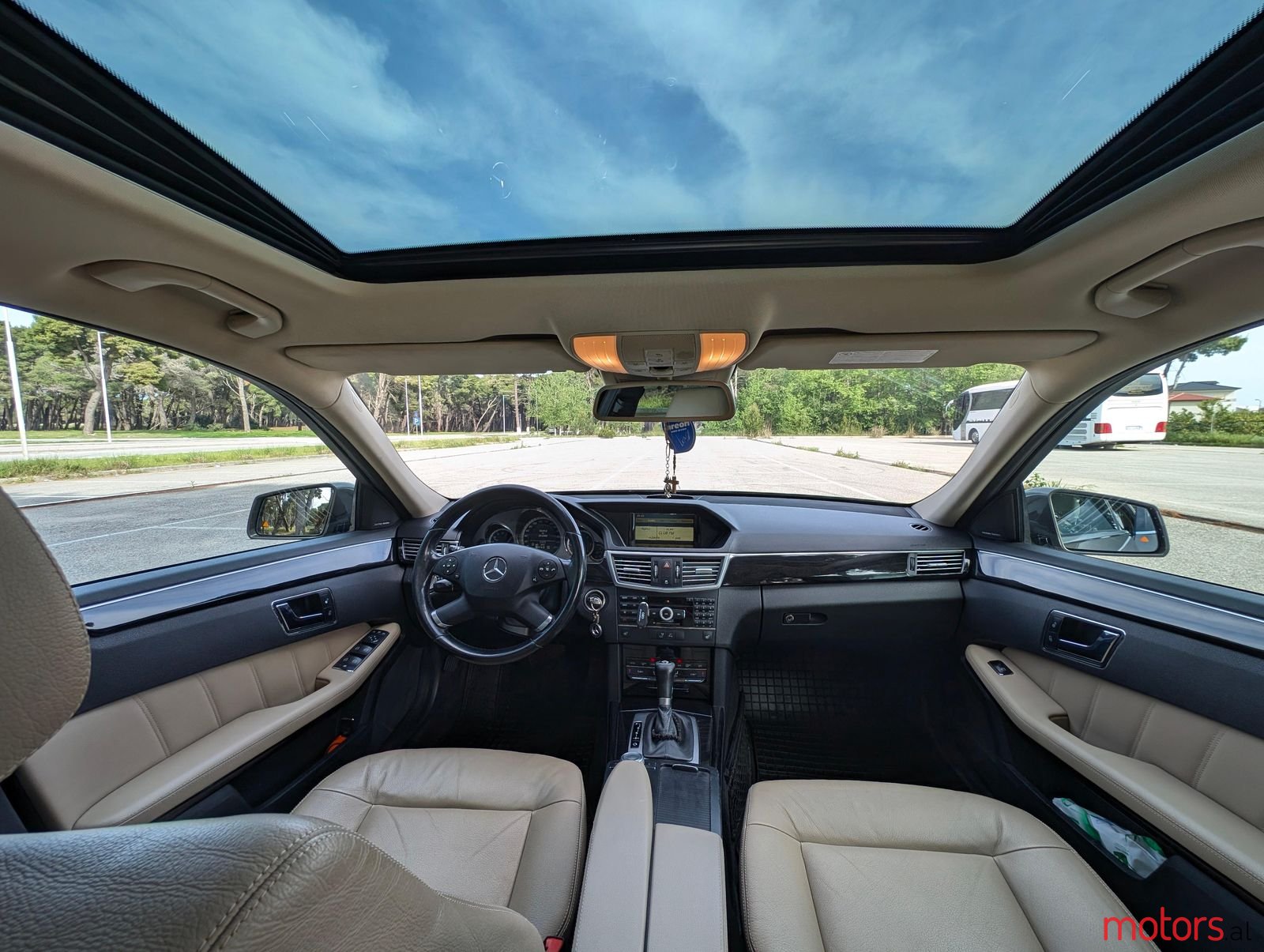 2009' Mercedes-Benz E 250 photo #6