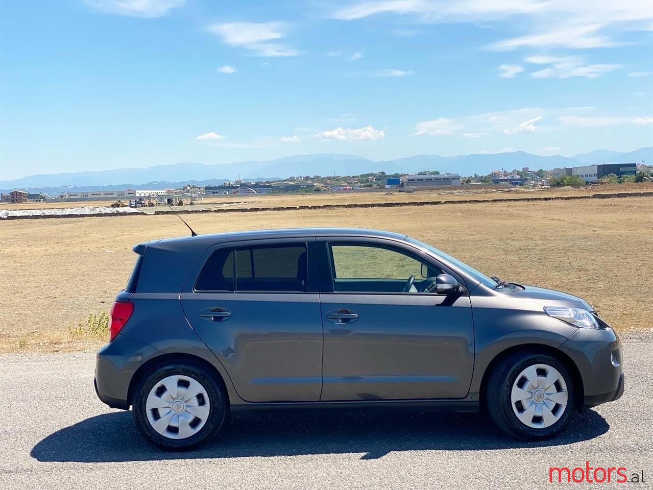 2011' Toyota Urban Cruiser photo #4