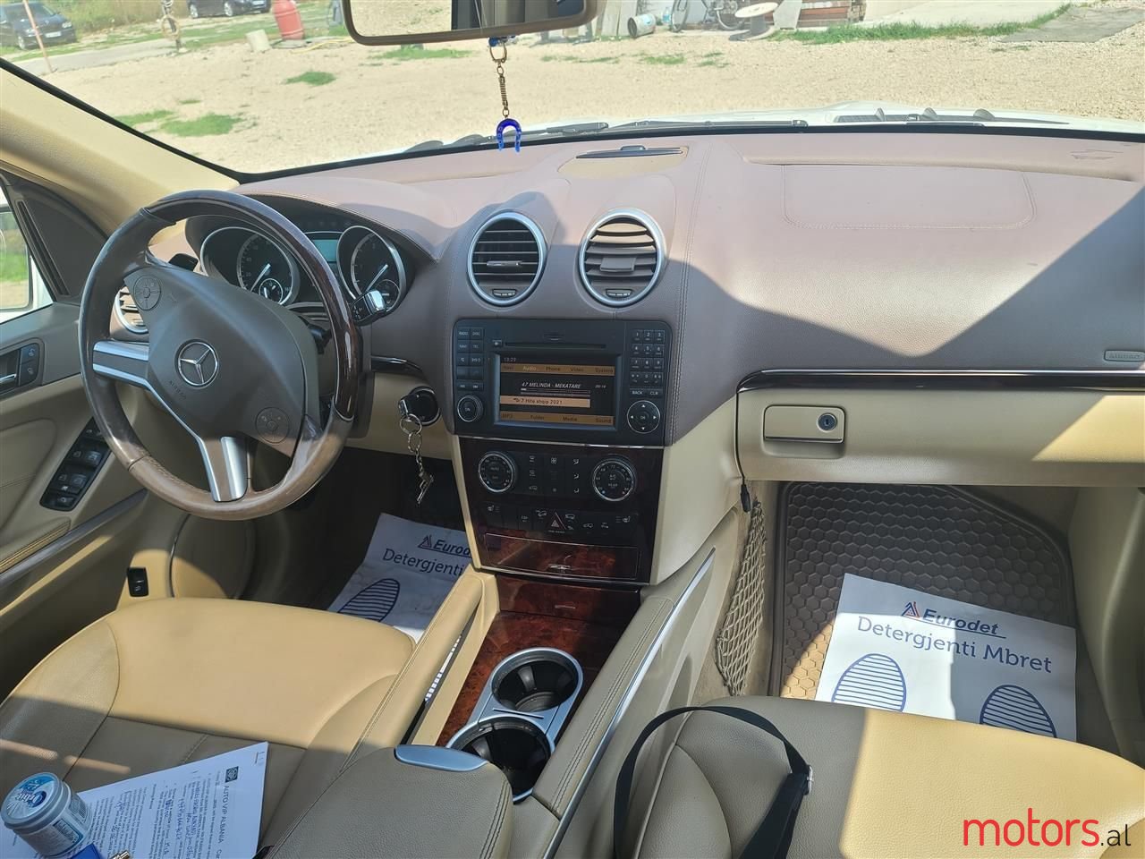 2010' Mercedes-Benz GL 350 photo #6