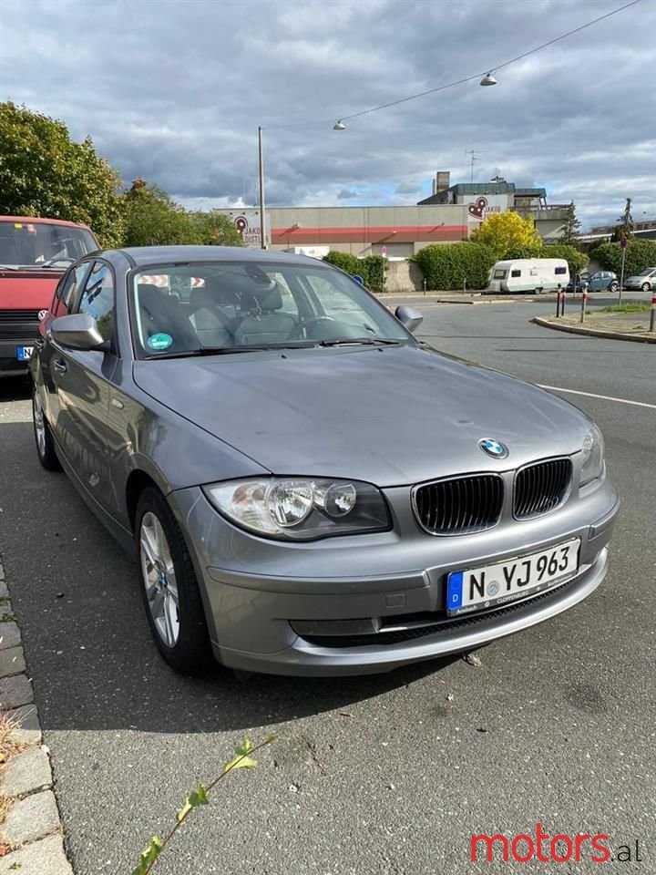 2011' BMW 118 photo #5