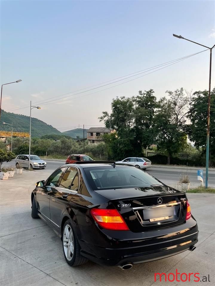 2011' Mercedes-Benz C 300 photo #1