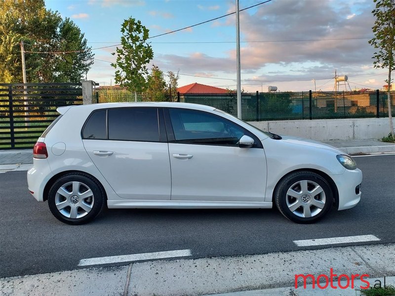 2011' Volkswagen Golf photo #5