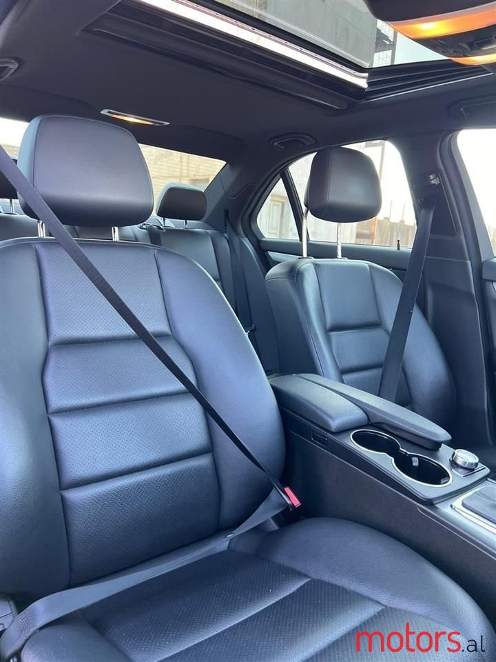 2012' Mercedes-Benz 300 photo #3