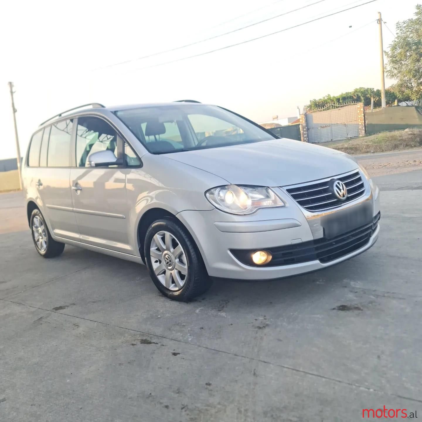2008' Volkswagen Touran photo #1