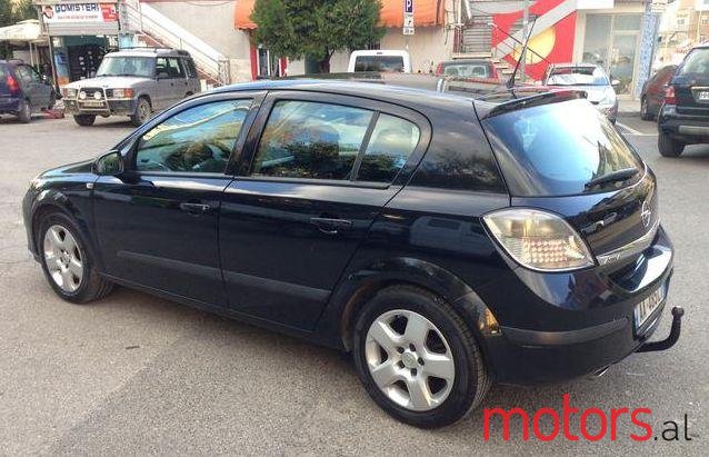 2004' Opel Astra photo #1