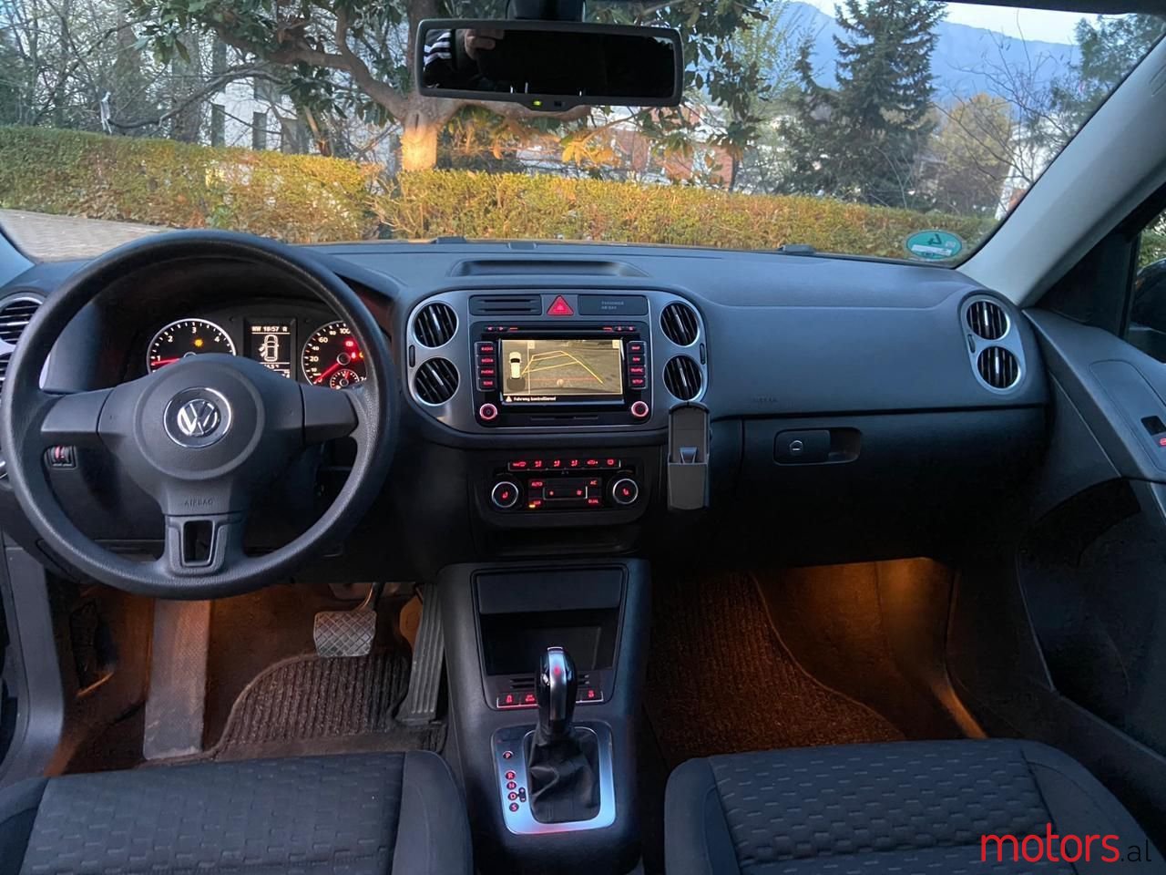 2011' Volkswagen Tiguan photo #4