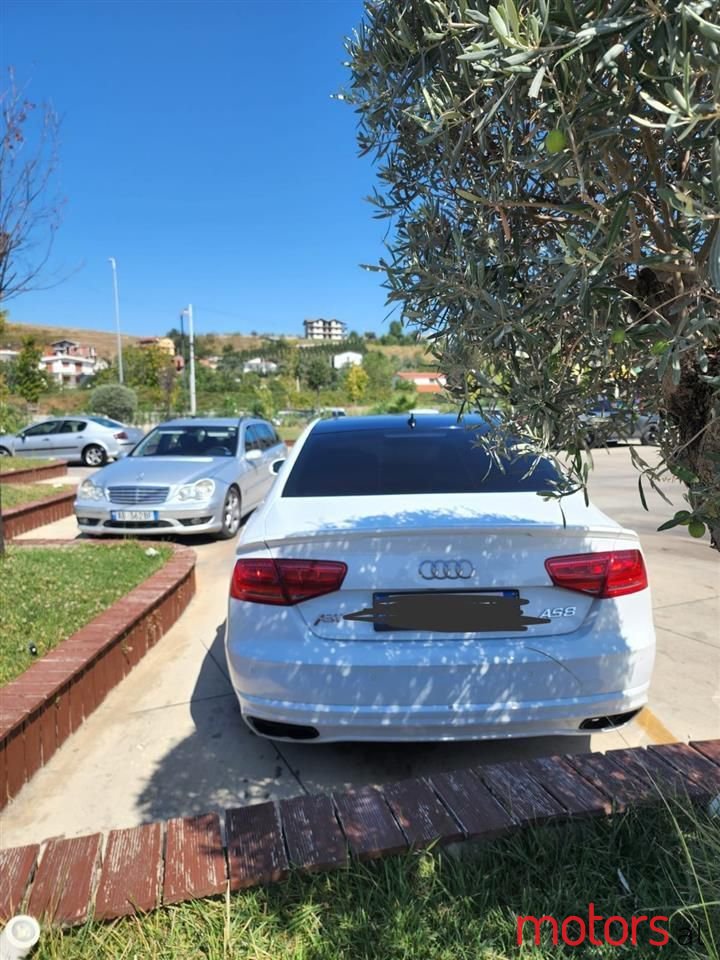 2011' Audi A8 photo #6