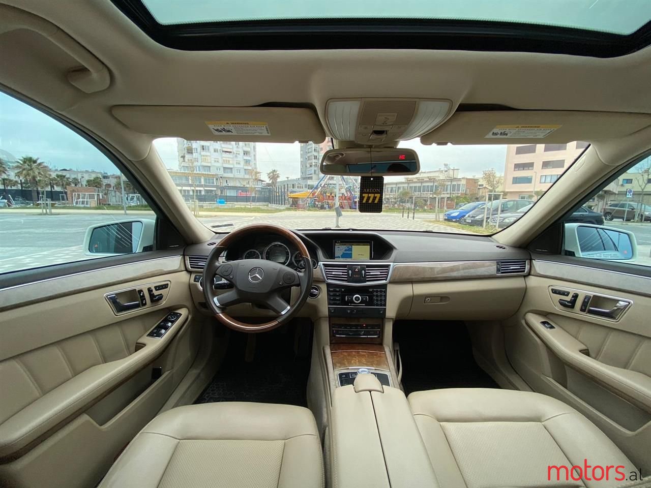 2011' Mercedes-Benz E 350 photo #2