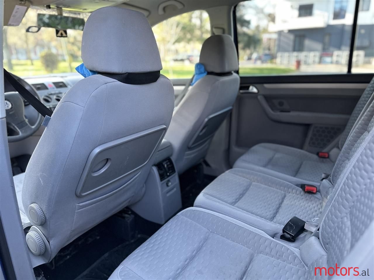 2007' Volkswagen Touran photo #3