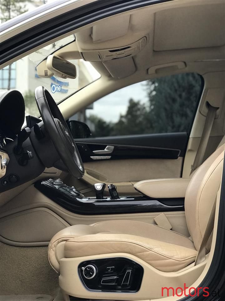 2012' Audi A8 photo #6