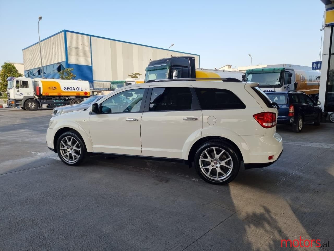 2012' Fiat Freemont photo #3