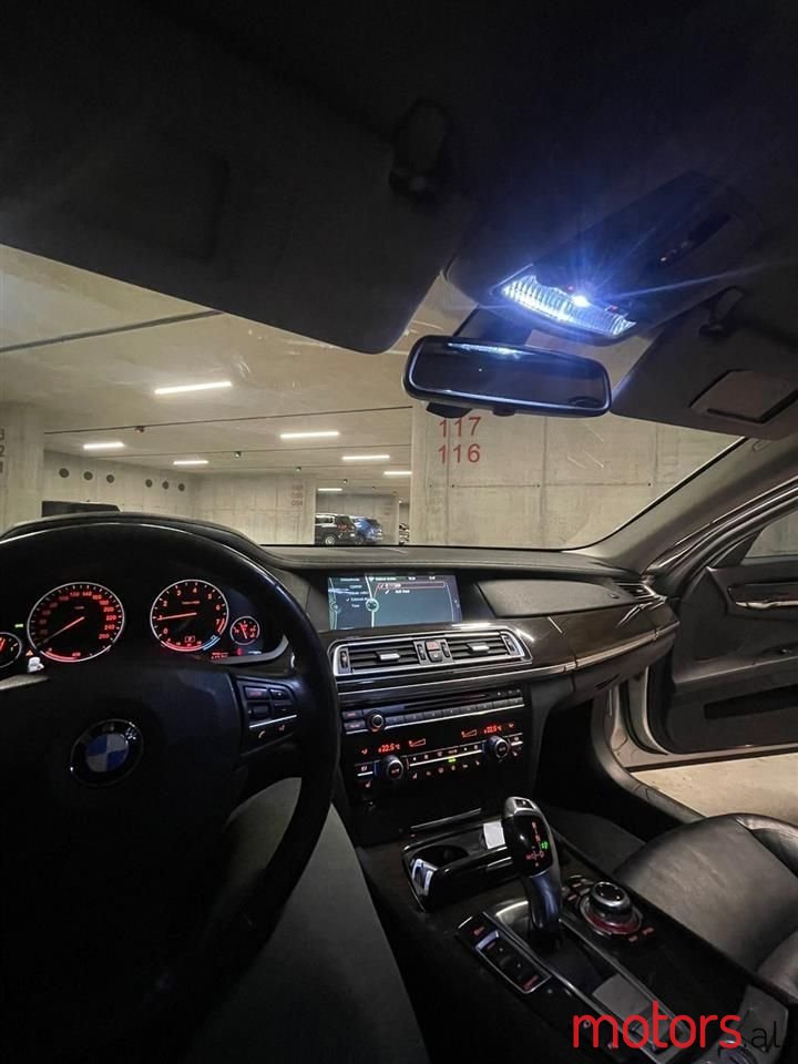 2011' BMW 740 photo #2