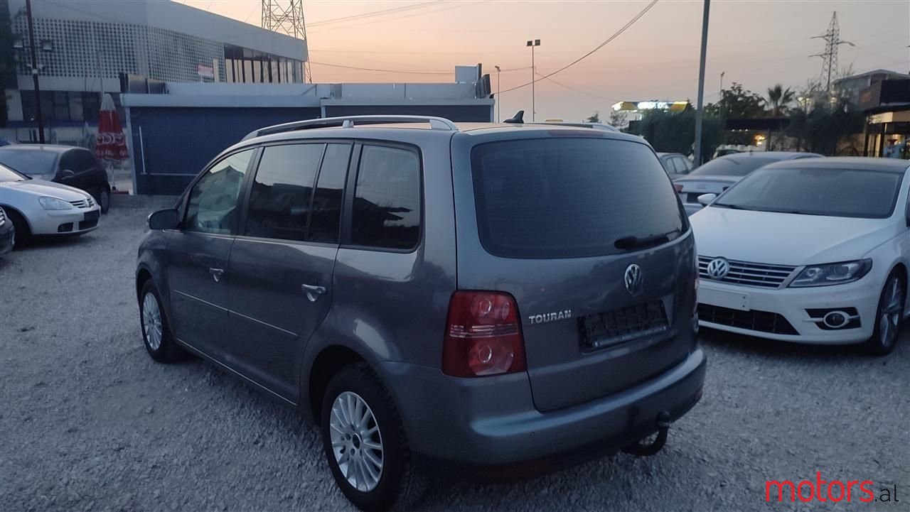 2007' Volkswagen Touran photo #1