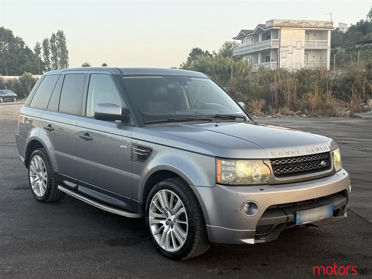 2011' Land Rover Range Rover Sport photo #2