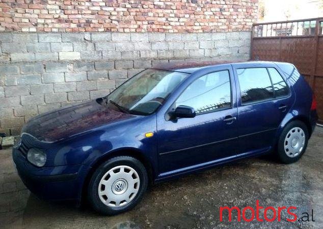 2001' Volkswagen Golf photo #2