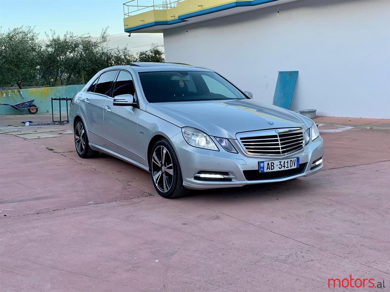 2010' Mercedes-Benz E 220 photo #1