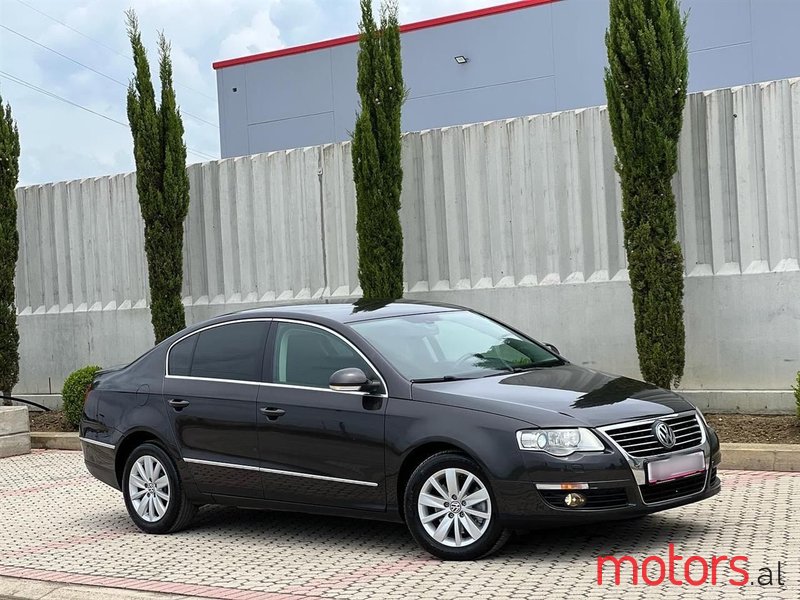 2009' Volkswagen Passat photo #3