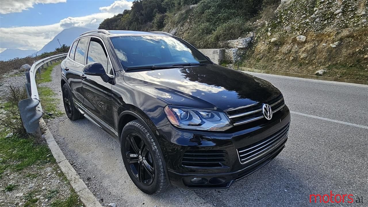 2014' Volkswagen Touareg photo #2