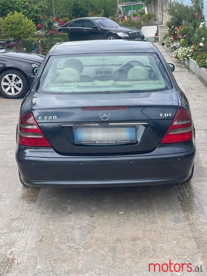 2005' Mercedes-Benz E 220 photo #2