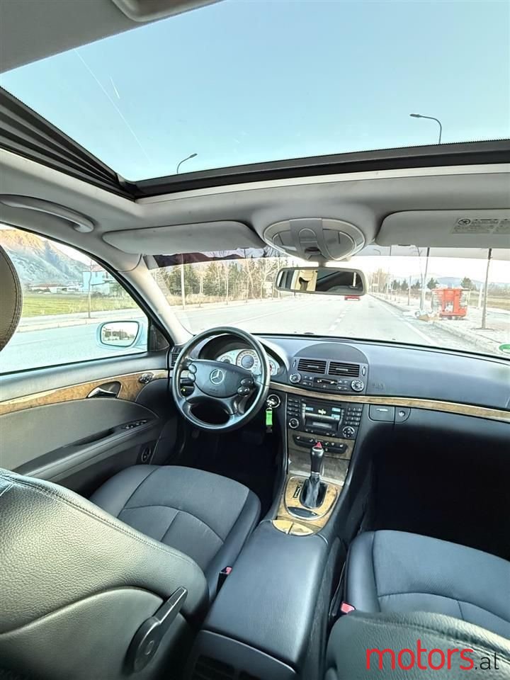 2008' Mercedes-Benz E 230 photo #2