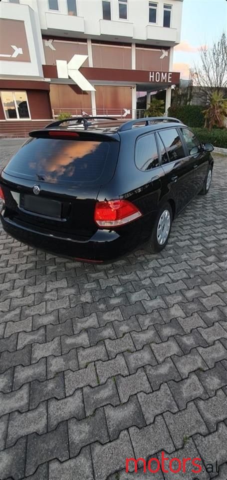 2008' Volkswagen Golf photo #3