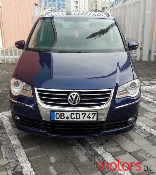 2009' Volkswagen Touran photo #1