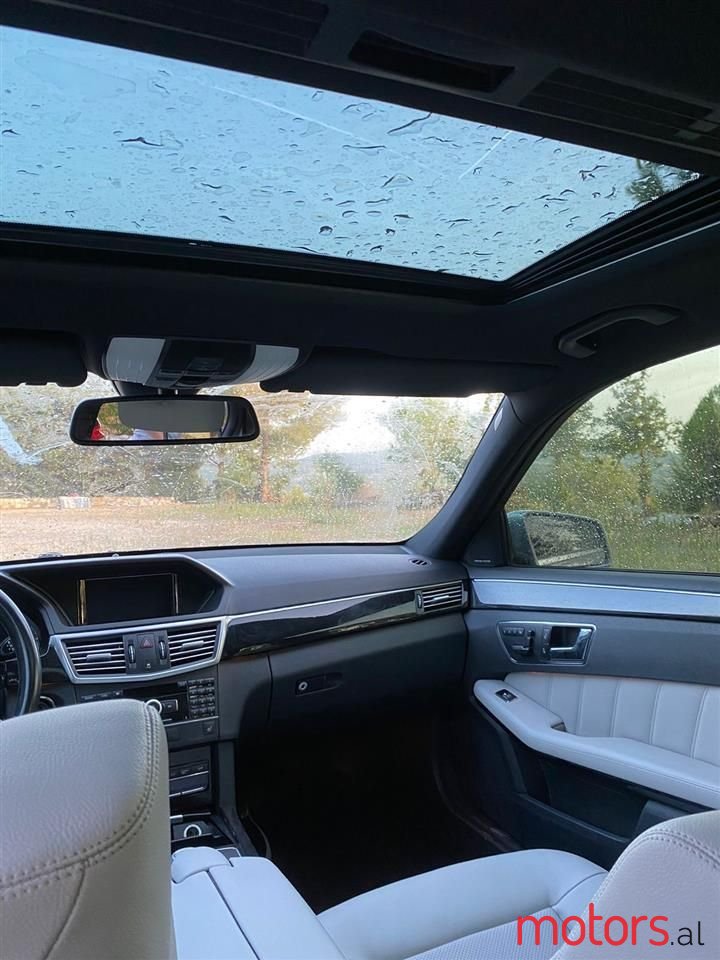 2010' Mercedes-Benz 350 photo #3