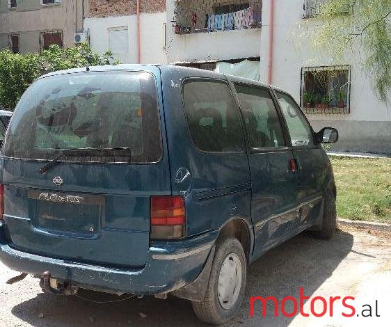 2000' Nissan Serena photo #2