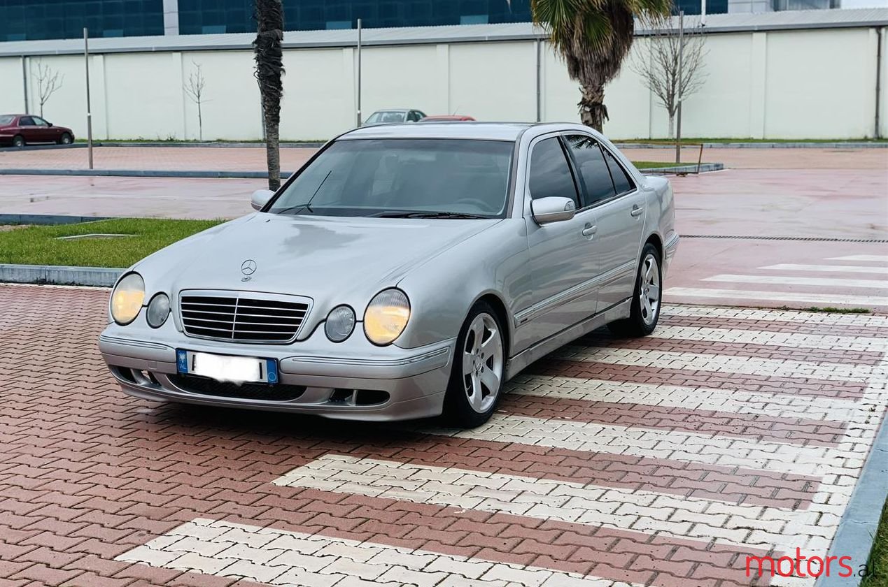 2002' Mercedes-Benz E 220 photo #1