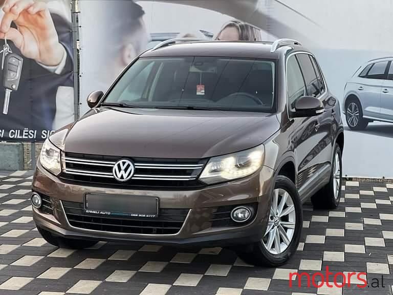 2012' Volkswagen Tiguan photo #4