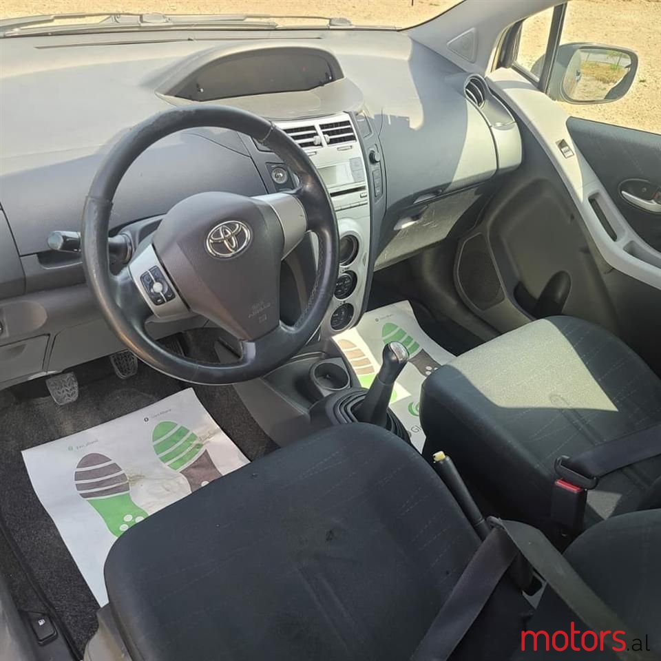 2006' Toyota Yaris photo #5