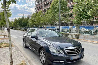 2009' Mercedes-Benz E 200
