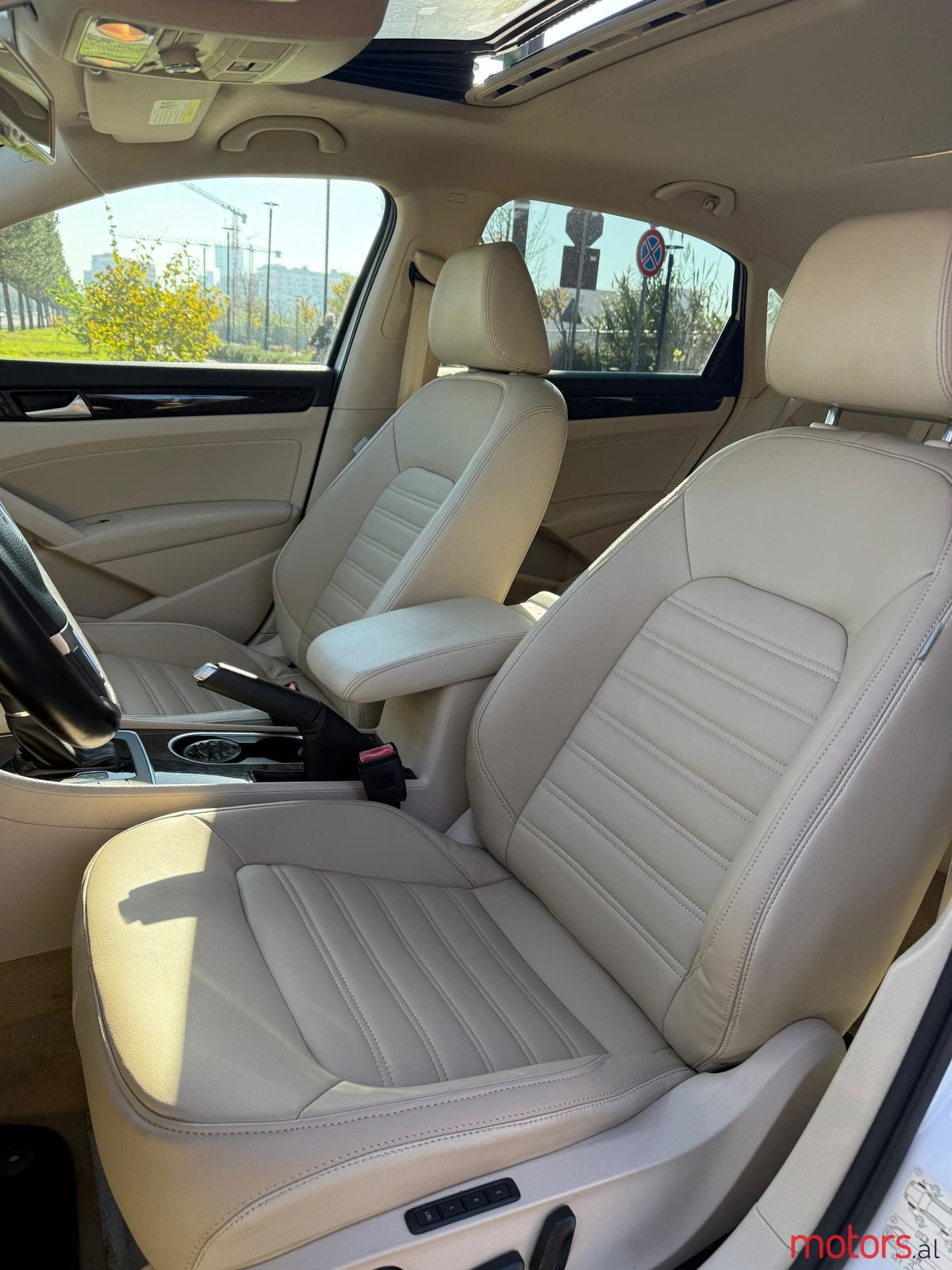 2014' Volkswagen Passat photo #3