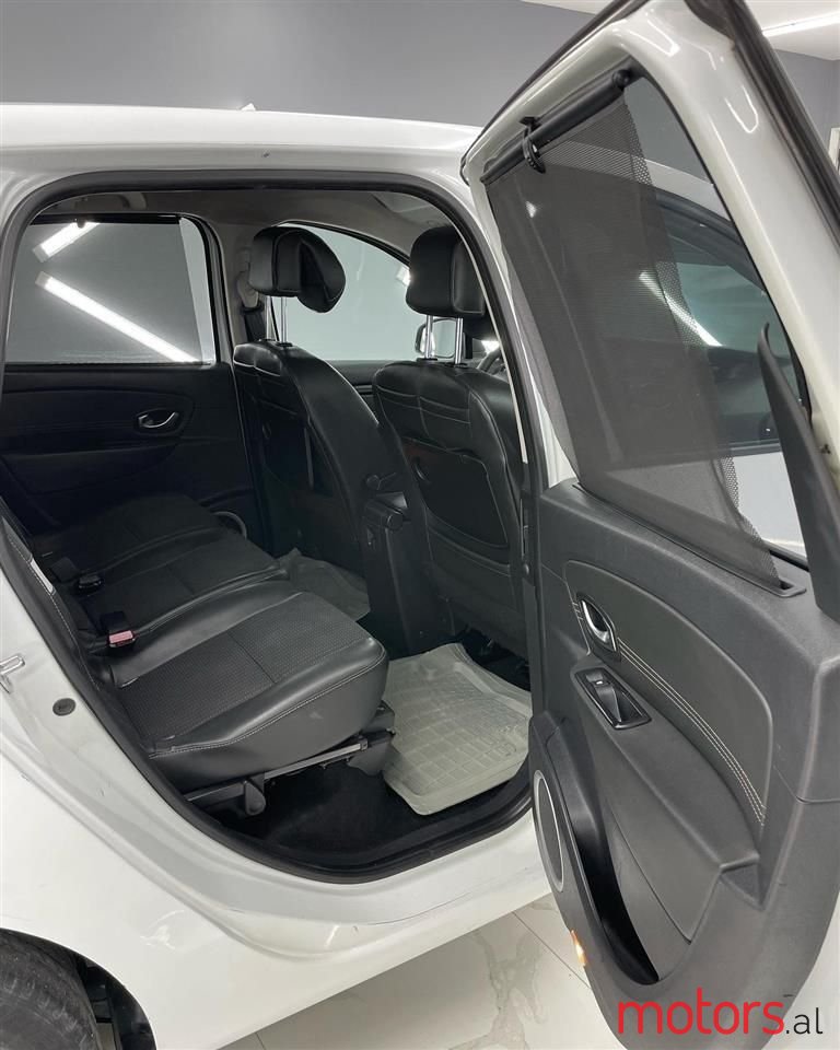 2011' Renault Scenic photo #6