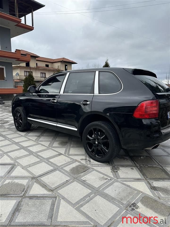 2005' Porsche Cayenne photo #2