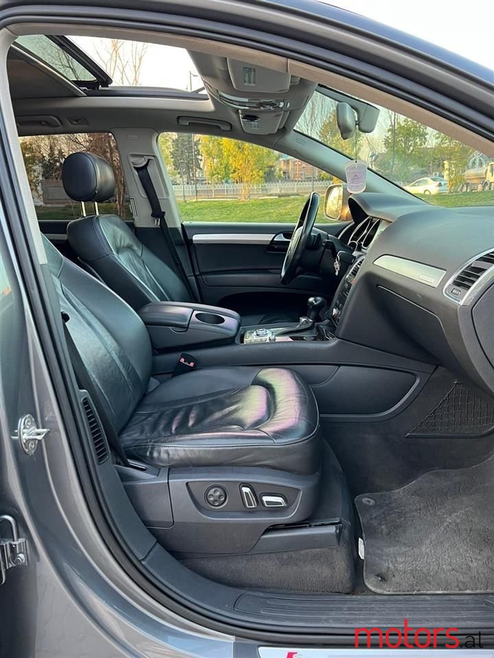 2010' Audi Q7 photo #5