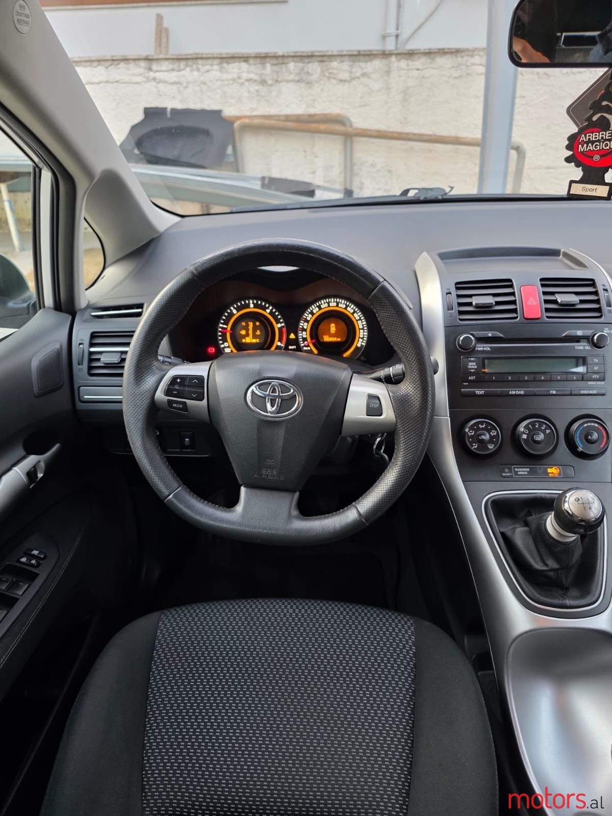 2010' Toyota Auris photo #2