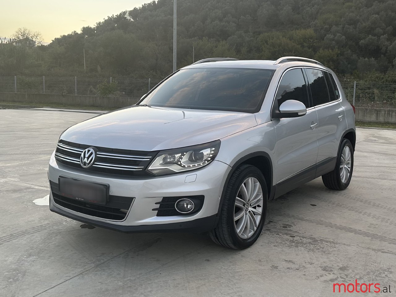 2012' Volkswagen Tiguan photo #1