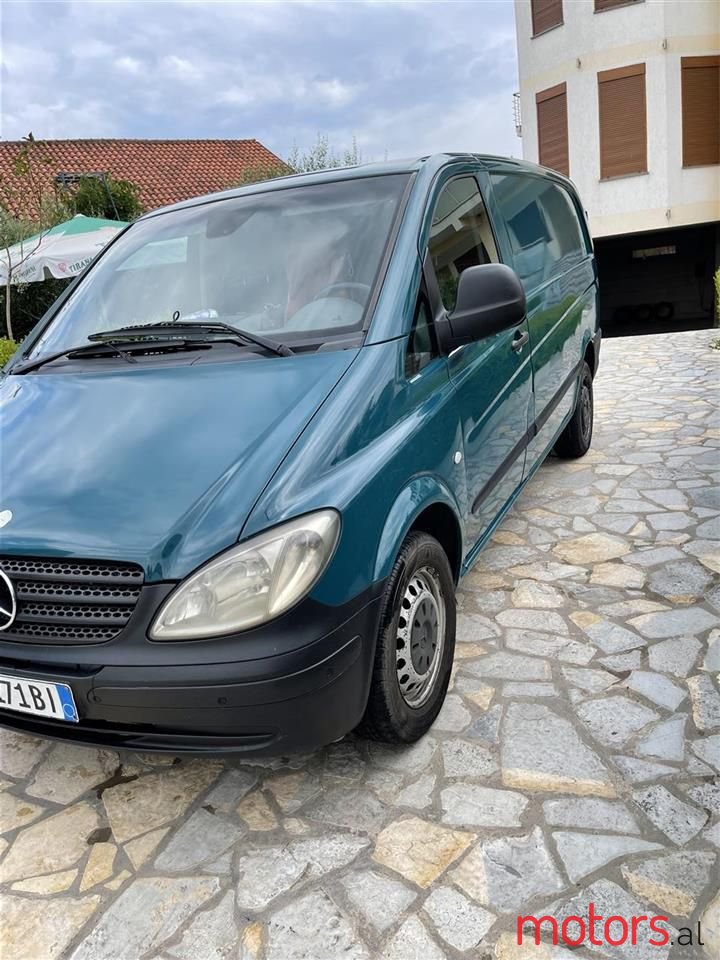 2005' Mercedes-Benz 220 photo #3